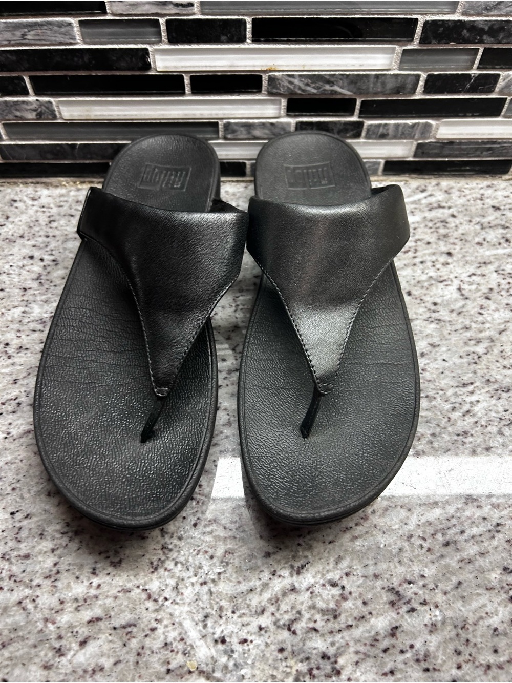 FitFlop Black Leather Thong Sandals size 9 - Picture 3 of 7